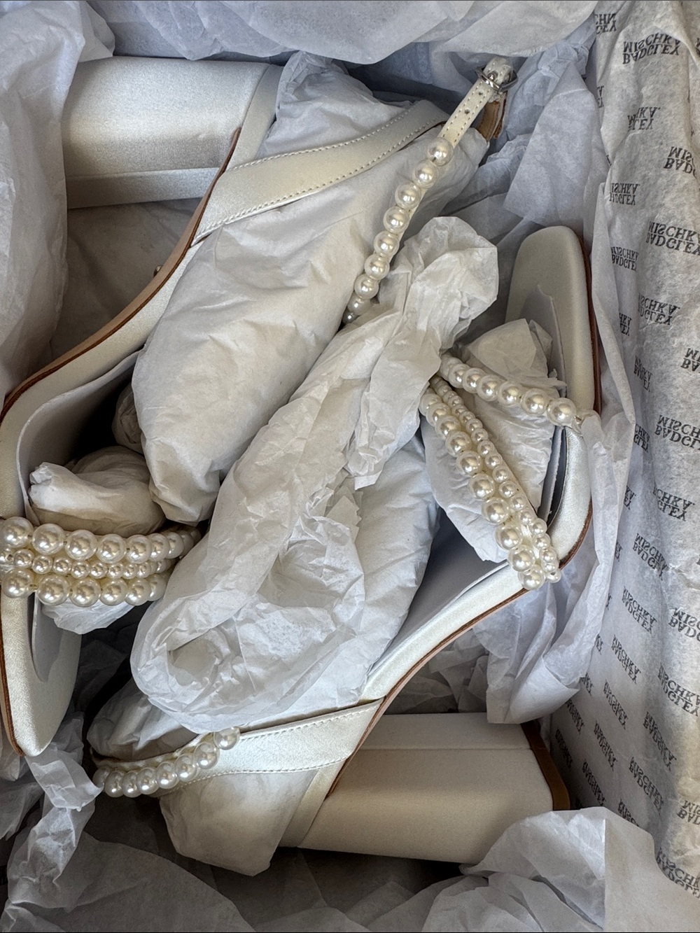 NWT Badgley Mischka Fiesty 🤍white pearl satin heel size 7 - Picture 8 of 8